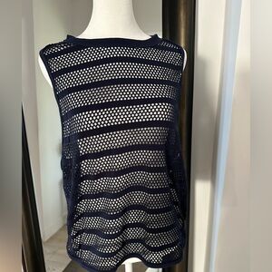 NWOT Lorna Jane Navy women’s top size Medium.